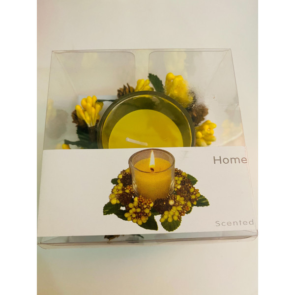 Scented candle with decoration